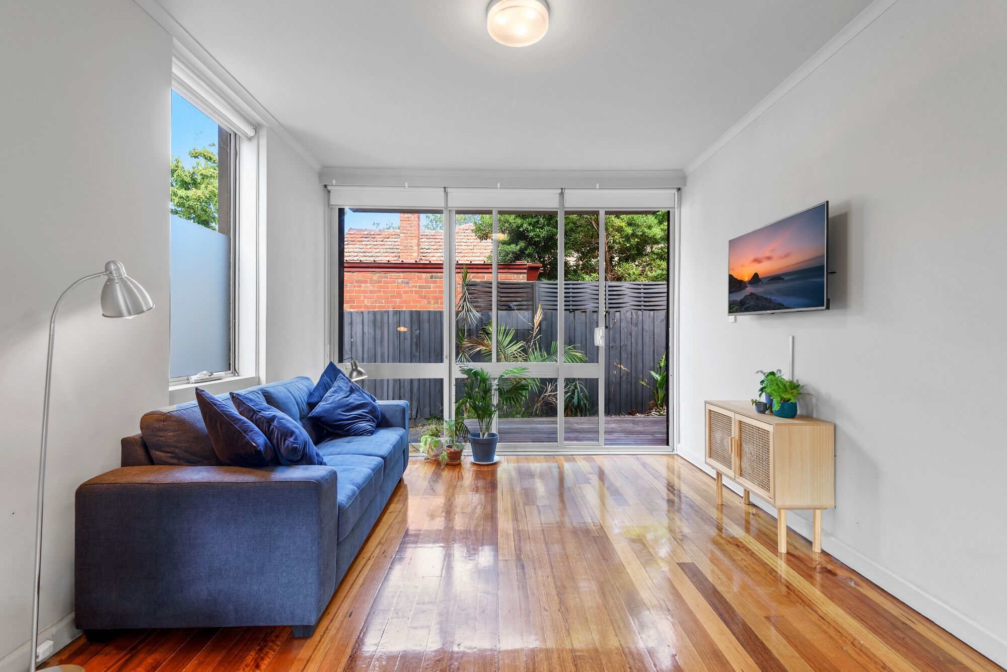 Cosy Apartment with Courtyard in Leafy Suburb