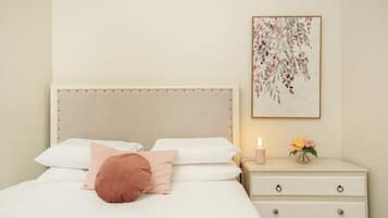 2 bedrooms, desk, iron/ironing board, WiFi