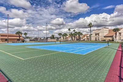 Cozy PCB Condo < 1/2 Mile to Public Beach Access!