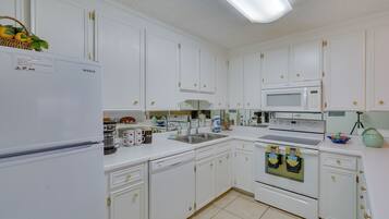 Refrigerador, microondas, parrilla de estufa y lavavajillas