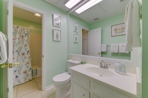 Free toiletries, hair dryer, towels - Cozy PCB Condo < 1/2 Mile to Public Beach Access! (Panama City Beach)