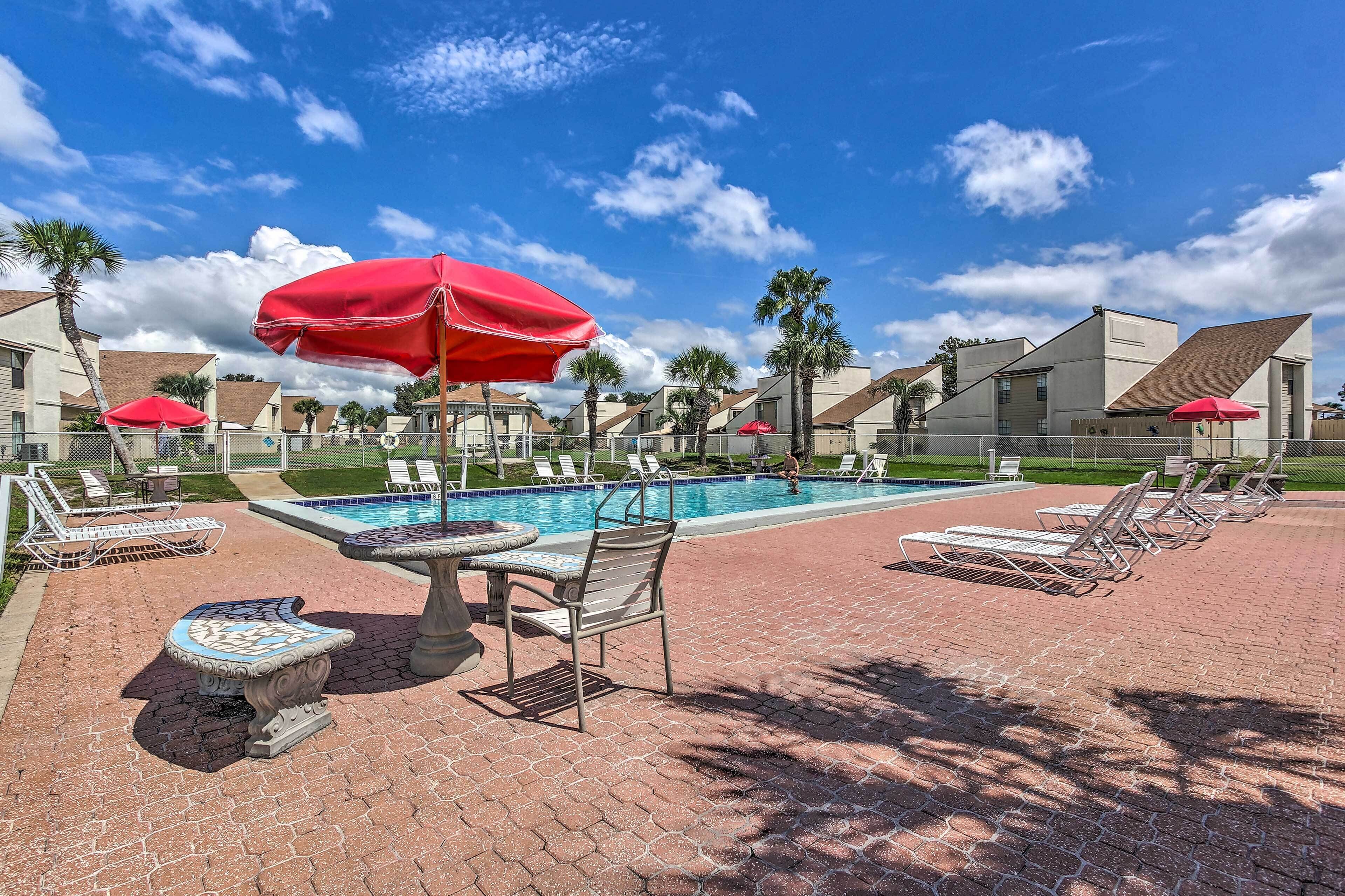 Cozy PCB Condo < 1 Mile to Public Beach Access!