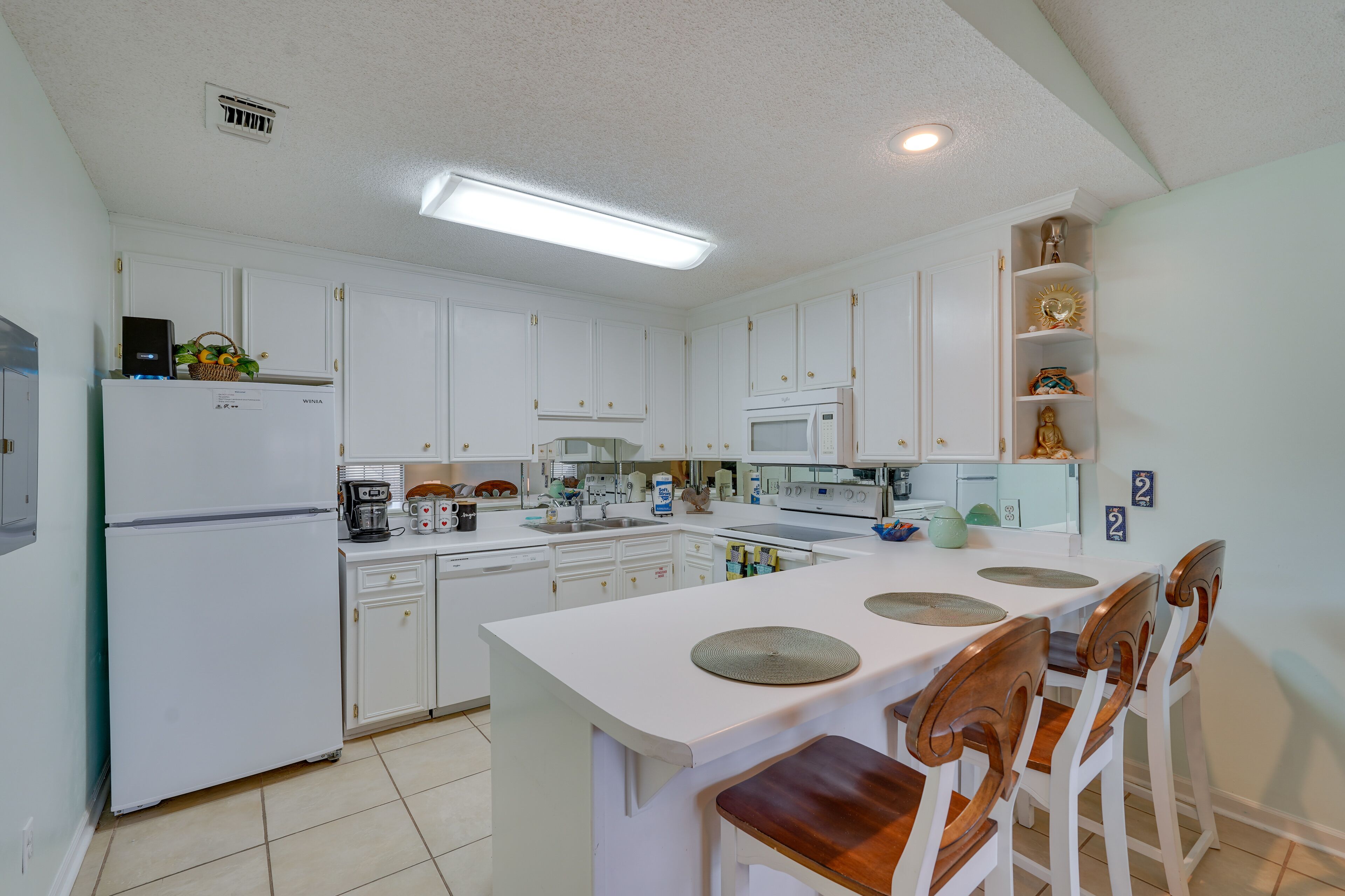 Refrigerador, microondas, parrilla de estufa y lavavajillas 