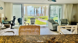 Smart TV, DVD player, books - Steps to the Beach! Oceanfront, Ground Floor, Family Friendly (New Smyrna Beach)