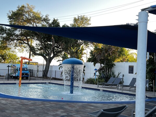 Piscine couverte, piscine extérieure