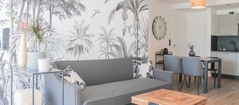 Close to the city center, balcony, parking space, lockable bike box with charging facility 