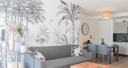 Close to the city center, balcony, parking space, lockable bike box with charging facility