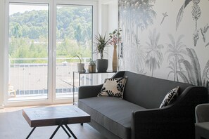 Smart TV - Close to the city center, balcony, parking space, lockable bike box with charging facility  (Koblenz)