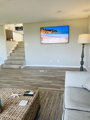 TV connectée, cheminée, baby-foot