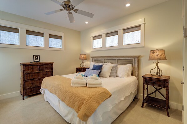 1 bedroom, free WiFi, bed sheets - Cute Little Cottage! Perfect Getaway! 2 Pools! Sleeps 4! (Santa Rosa Beach)