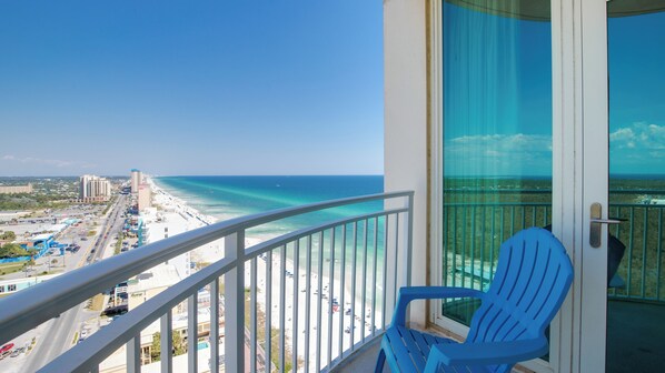 Leilighet, flere senger, adgang til basseng, havutsikt | Overnattingsstedets uteområder