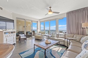Condo, Multiple Beds, Pool Access, Ocean View | Living area