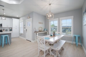Coffee/tea maker - 308 George C Wallace Blvd (Panama City Beach)