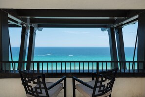 Appart'hôtel, plusieurs lits, piscine privée, vue océan | Enceinte de l’hébergement