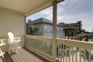 House, Multiple Beds, Kitchen, Beach View | Balcony