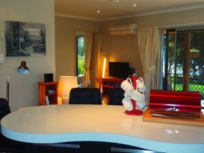 2 slaapkamers, een strijkplank/strijkijzer, reisbedje, gratis wifi