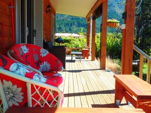 Terrace/patio - Lakefront Fantail House (Lake Hawea)