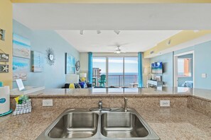 Apartment, Mehrere Betten, Whirlpool, Meerblick | Innenbereich