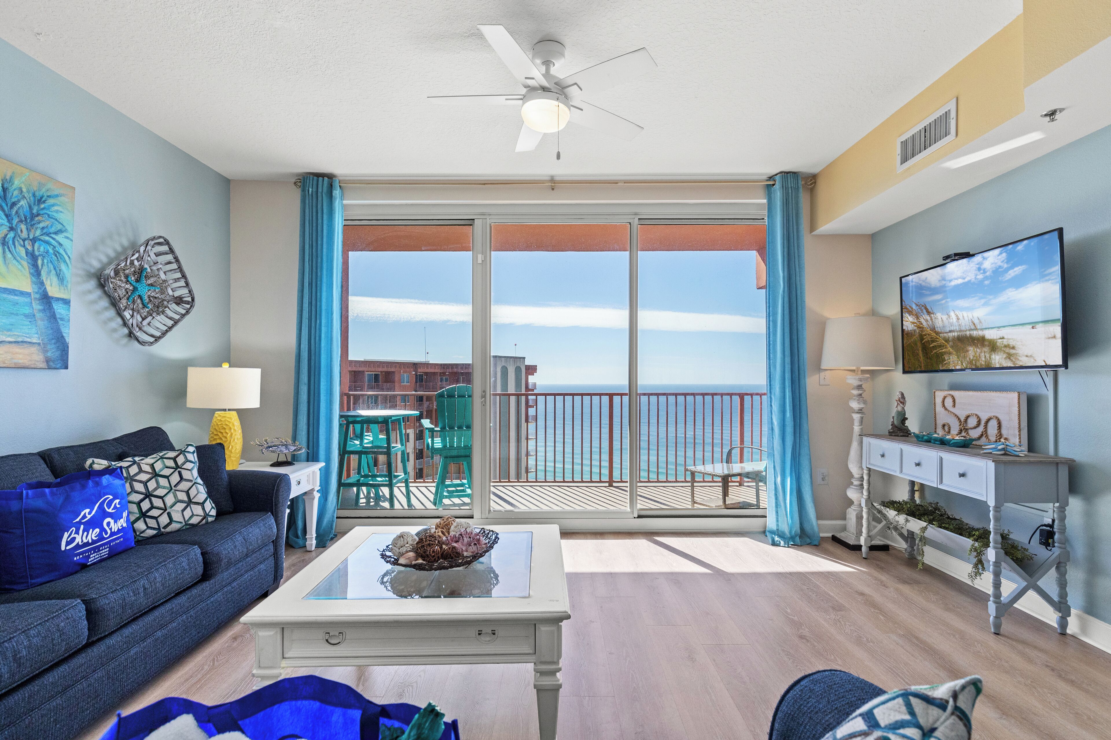 公寓客房, 多張床, 熱水浴缸, 海景 | 起居區 | 42-吋電視，提供數位頻道