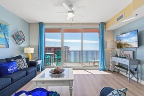 Lägenhet - flera sängar - bubbelpool - havsutsikt | Vardagsrum | 42-tums tv med digitalkanaler