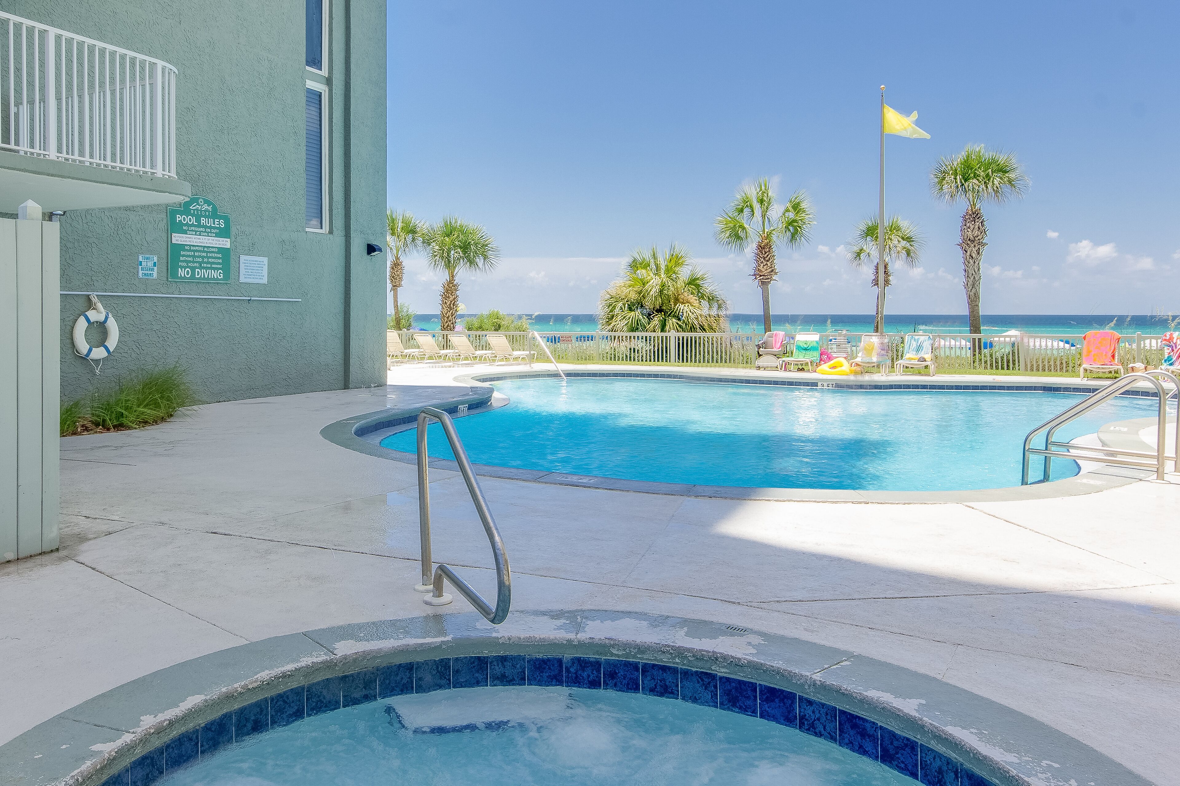 Condo, várias camas, sacada, vista para o oceano | Piscina | Piscina externa