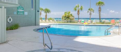 Condo, várias camas, sacada, vista para o oceano | Piscina | Piscina externa