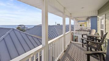 Huis, Meerdere bedden, terras, uitzicht op zee | Terrein van de accommodatie