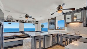 Coffee/tea maker, fridge, microwave, oven - 13225 Oleander The Barefoot Prince (Panama City Beach)