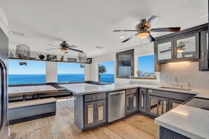 Fridge, microwave, oven, stovetop - 13225 Oleander The Barefoot Prince (Panama City Beach)