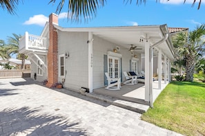 Terrace/patio - Cute Beach Cottage Steps to the Beach! Panama City Beach, FL! (Panama City Beach)