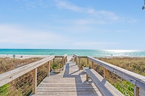 On the beach - 13223 Oleander Dr The Barefoot Princess (Panama City Beach)