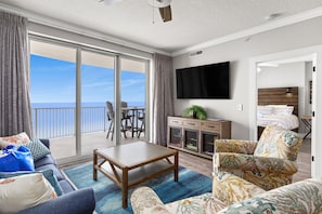 Appartamento, letti multipli, balcone, vista oceano | Area soggiorno | TV 40 pollici con canali digitali