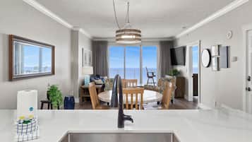Condo, Multiple Beds, Balcony, Ocean View | Dining