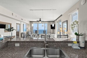 콘도, 침대(여러 개), 발코니, 바다 전망 | 전용 주방 | 냉장고, 전자레인지, 오븐, 쿡탑