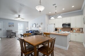 Dining room - 21730 Marlin Ave Memories on Marlin (Panama City Beach)