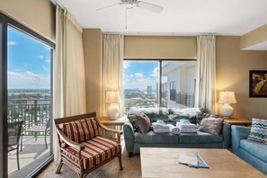 Apartment, Mehrere Betten, Balkon, eingeschränkter Meerblick (Origins at Seahaven 1705) | Wohnbereich | 40-Zoll-Fernseher mit Digitalempfang
