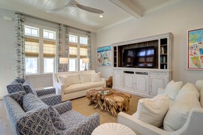 40-inch TV with digital channels - Four Buoys and a Birdie - Watersound (Santa Rosa Beach)