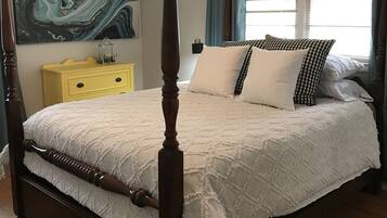 3 kamar tidur, meja kerja, setrika/meja setrika, dan Wi-Fi gratis