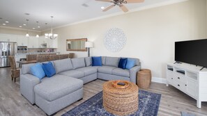 Casa, letti multipli, patio, vista oceano | Area soggiorno | TV 40 pollici con canali digitali