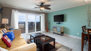 Living area - Beautiful Townhome Right On The Gulf - Get Ready To Relax! (Panama City Beach)