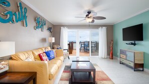 Living area - Beautiful Townhome Right On The Gulf - Get Ready To Relax! (Panama City Beach)