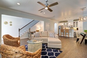 Living room - 30 Sandpine Loop (Panama City Beach)