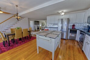 Fridge, microwave, oven, stovetop - WONDERFUL VACATION OPPORTUNITY, STEPS FROM BEACH, SLEEPS 14 (North Myrtle Beach)