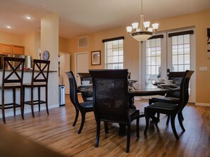 Dining - Homosassa River Waterfront, Dock, Kayaks, Golf Cart & EV Charger! (homossassa)