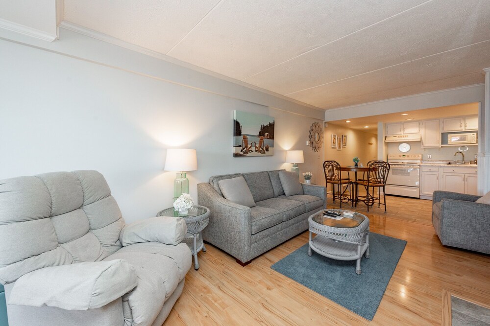 Will O' The Wisp 105A: Lakefront Efficiency Condo with Patio, Recently Updated!