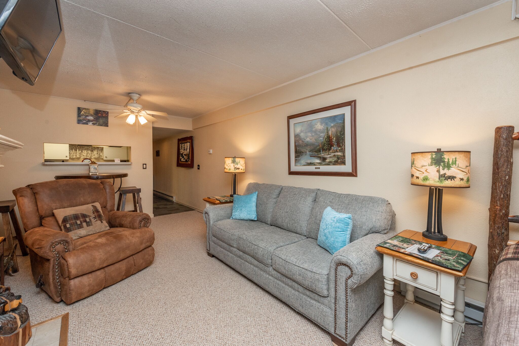 Will O' The Wisp 106A: Recently Renovated Lakefront Efficiency Condo with Firepl