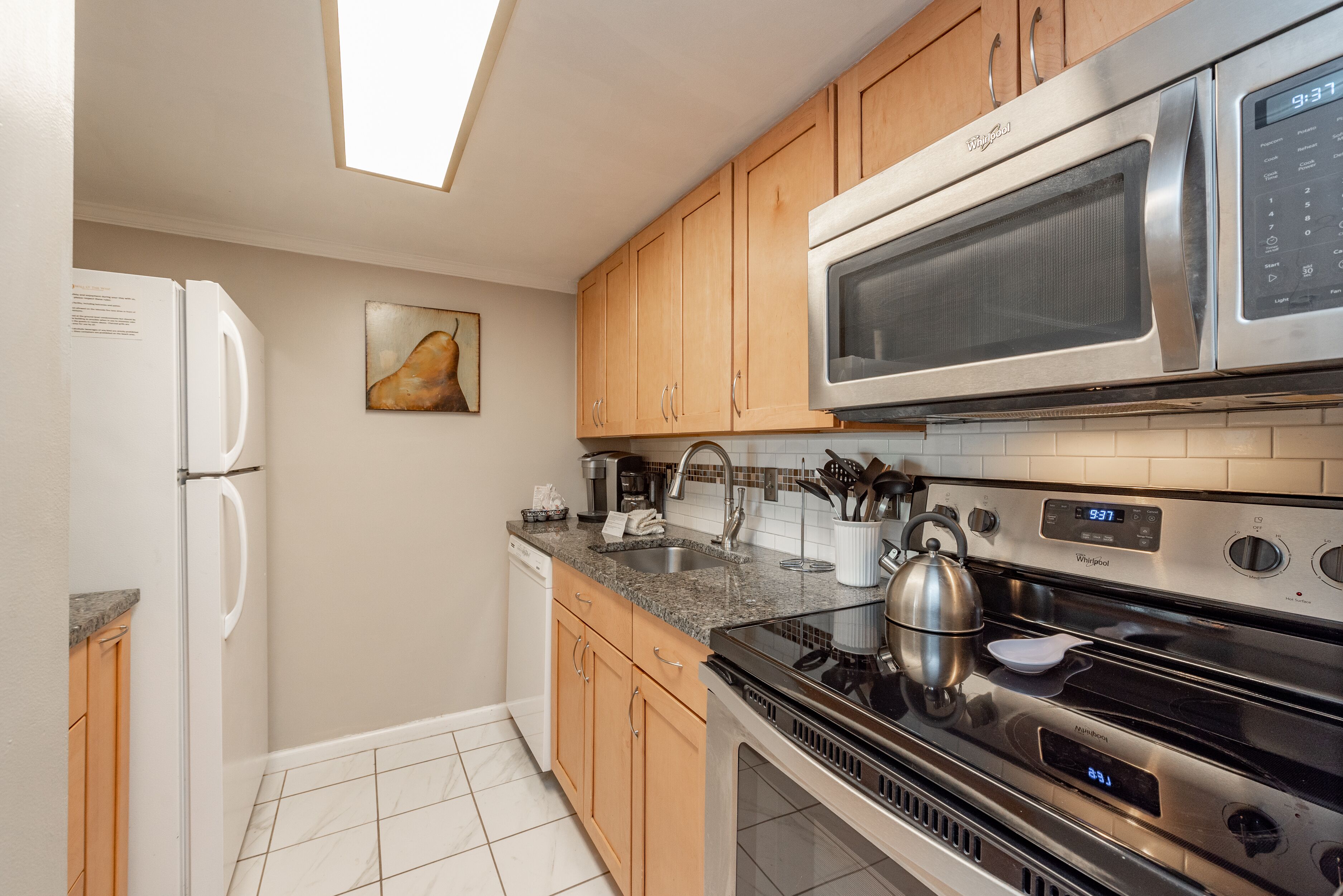 Will O' The Wisp 201B: Lakefront One Bedroom Condo with 2 Balconies, Peaceful La