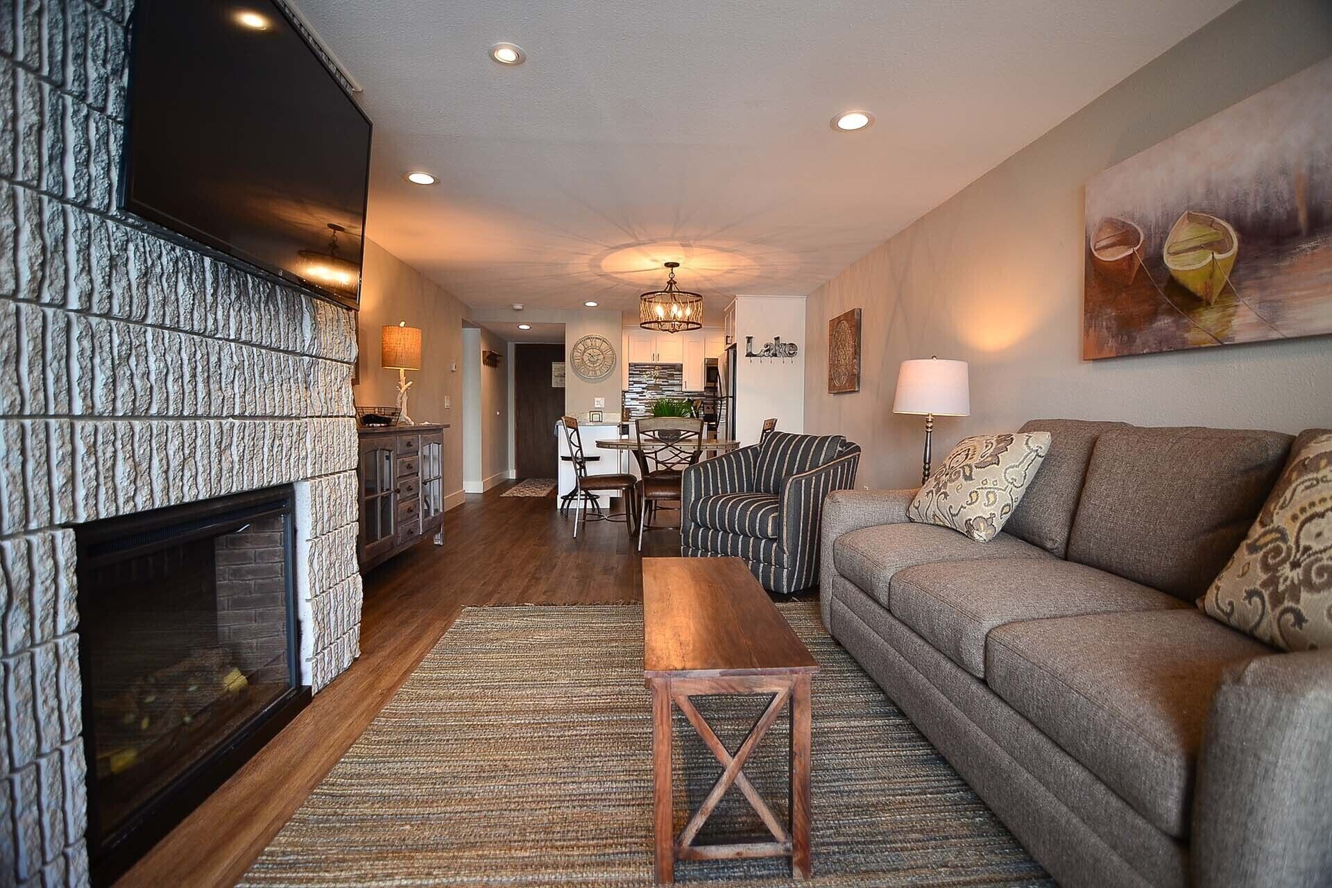 Will O' The Wisp 202B: Lakefront King Bed Condo, Sleeps 4, Recently Renovated!