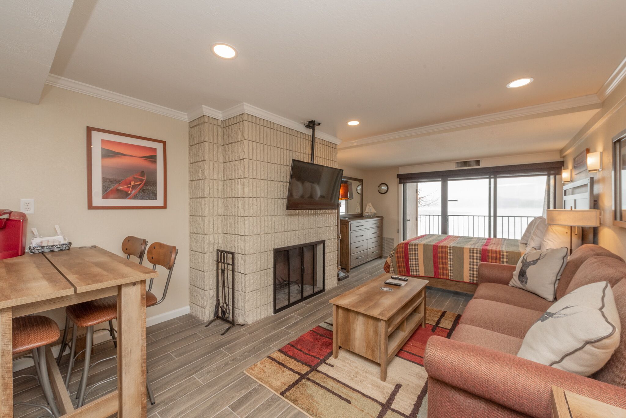 Will O' The Wisp 203A: Lakefront Efficiency Condo, Access to Indoor Pool!