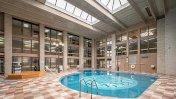 Innenpool, beheizter Pool